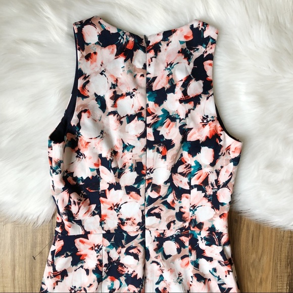 •SOLD• Maggy London Sleeveless Floral Dress - Picture 7 of 8